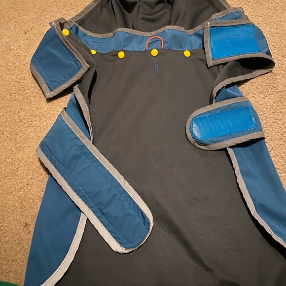 Wilderdog raincoat-medium - Picture 2 of 5